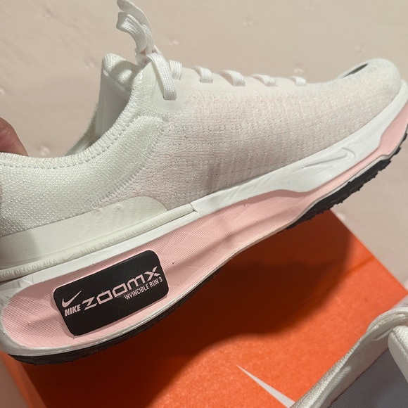 Nike Zoomx Invincible Run 3 Women's White and Pink running Shoes - Picture 5 of 7